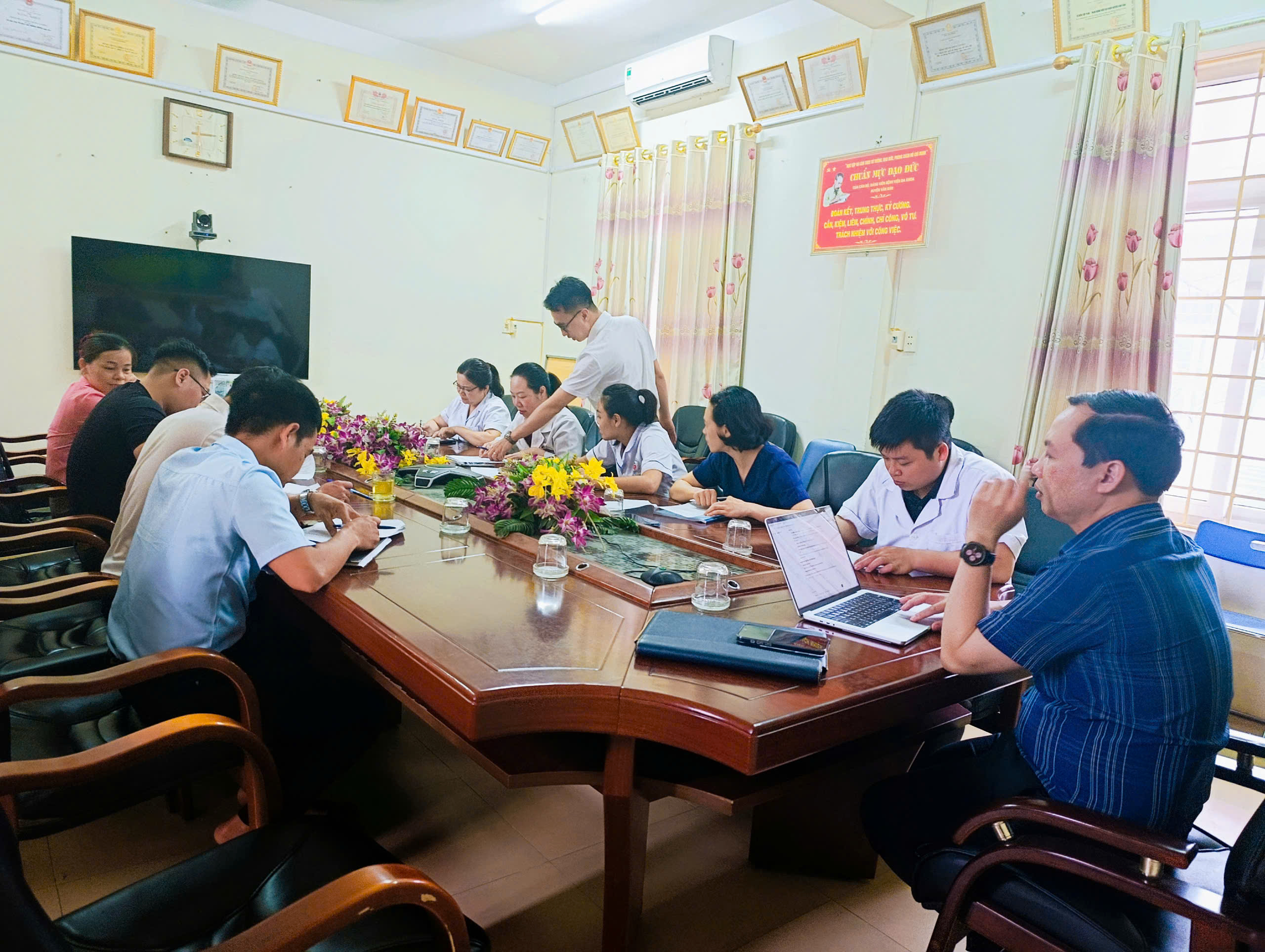 TRIỂN KHAI KẾ HOẠCH HOẠT ĐỘNG ĐỀ TÀI NCKH CỦA BỆNH VIỆN NHI TRUNG ƯƠNG TẠI VĂN BÀN